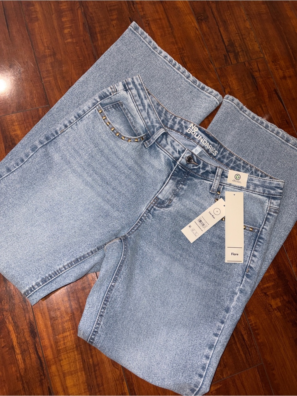 No Boundaries Low Rise Specialty Flare Jeans, 31" Inseam, Women's size 10